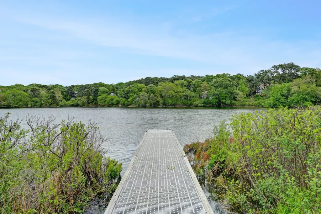 8 Fresh Pond Road Oak Bluffs MA 02557