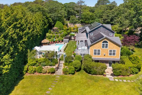 8 Fresh Pond Road Oak Bluffs MA 02557