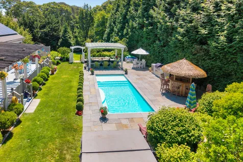8 Fresh Pond Road Oak Bluffs MA 02557