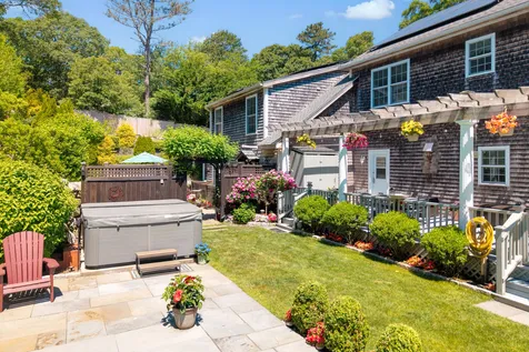 8 Fresh Pond Road Oak Bluffs MA 02557
