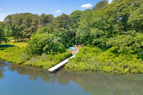 8 Fresh Pond Road Oak Bluffs MA 02557