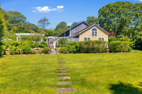 8 Fresh Pond Road Oak Bluffs MA 02557