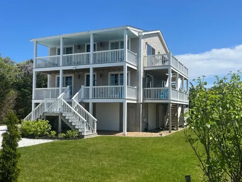 28 Beach Road Oak Bluffs MA 02557