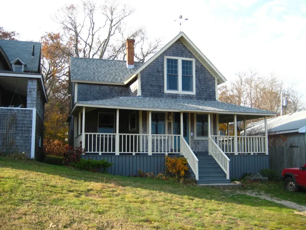 14 Chapman Avenue Oak Bluffs MA 02557