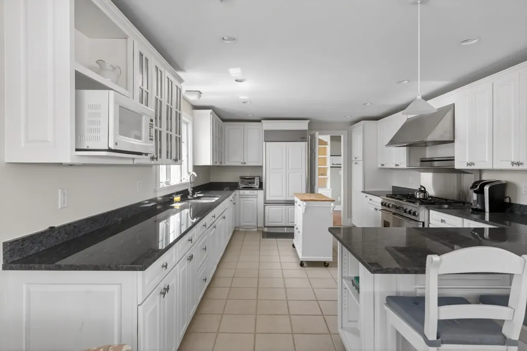 23 Beetle Swamp Road Edgartown MA 02539