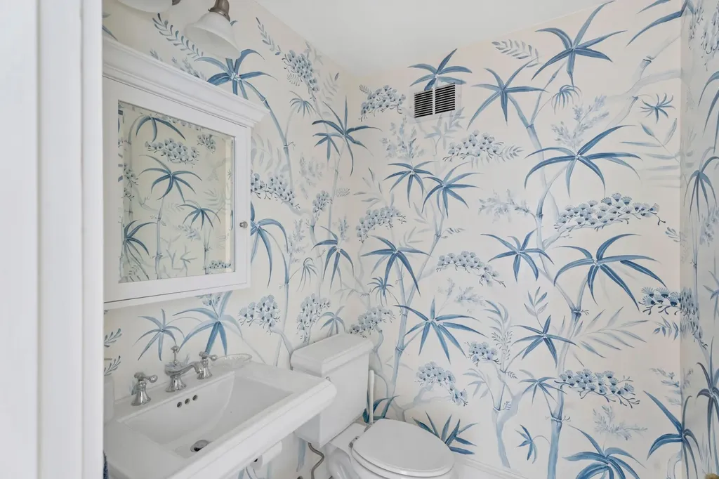 23 Beetle Swamp Road Edgartown MA 02539