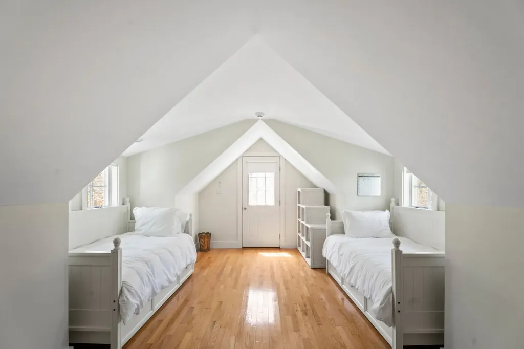 23 Beetle Swamp Road Edgartown MA 02539