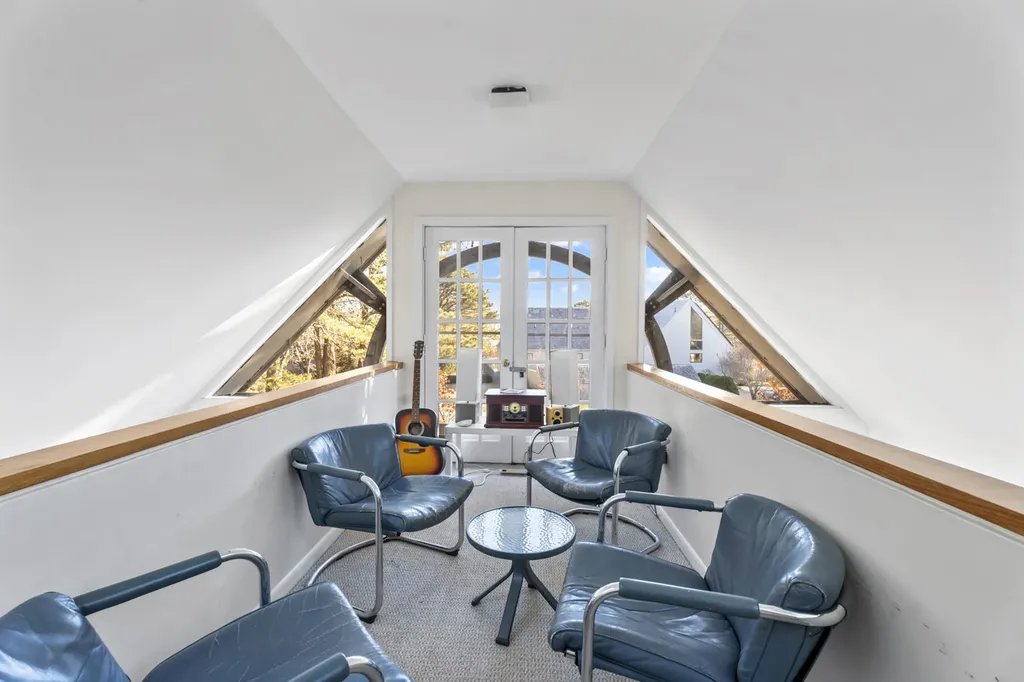 22 Old Harbor Lane Oak Bluffs MA 02557