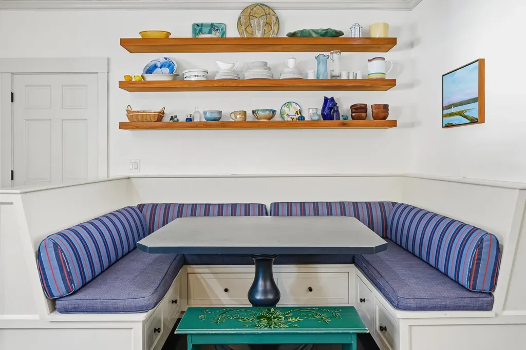 241 Daggett Avenue Vineyard Haven MA 02568