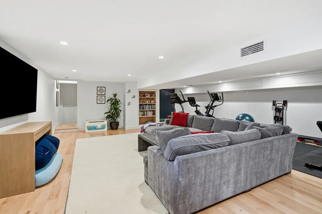 241 Daggett Avenue Vineyard Haven MA 02568