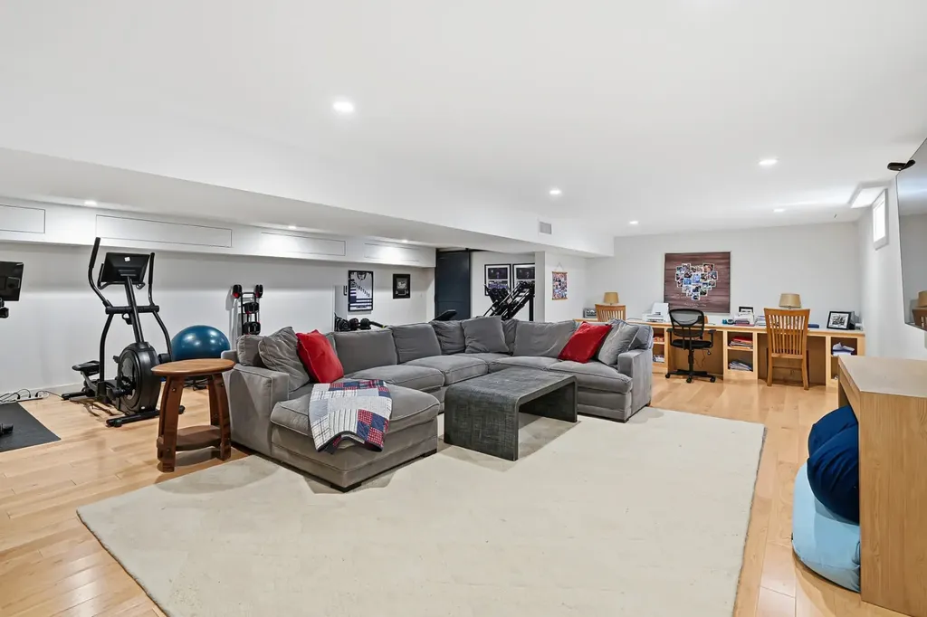 241 Daggett Avenue Vineyard Haven MA 02568