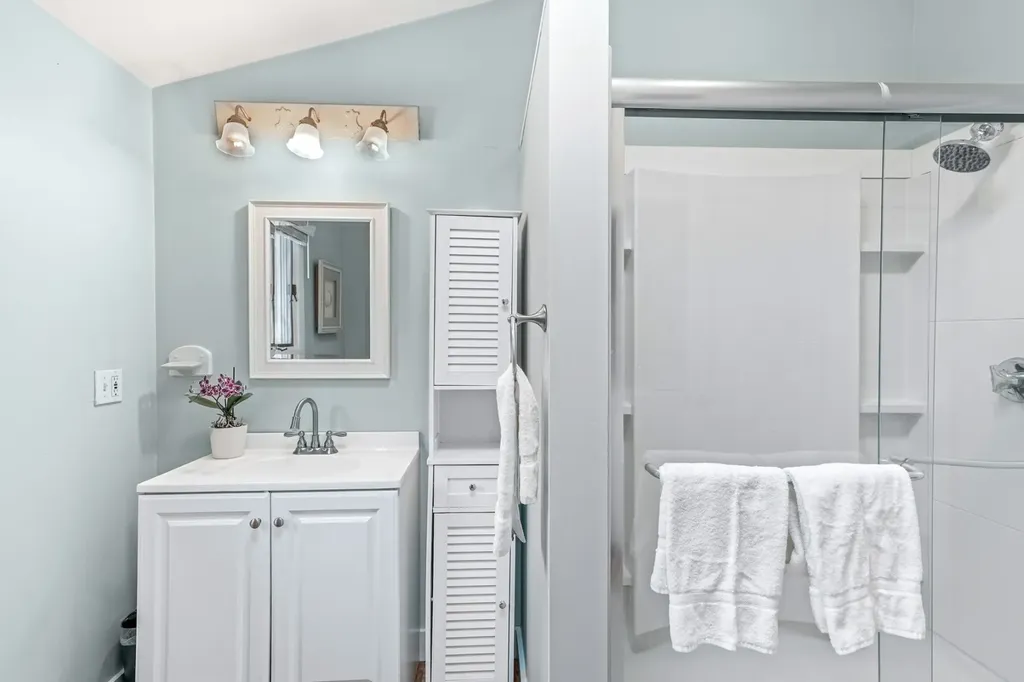 3 Kims Way Oak Bluffs MA 02557