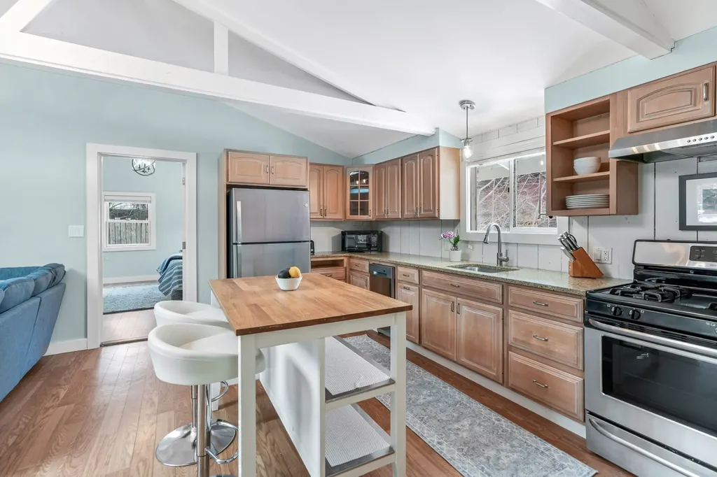 3 Kims Way Oak Bluffs MA 02557