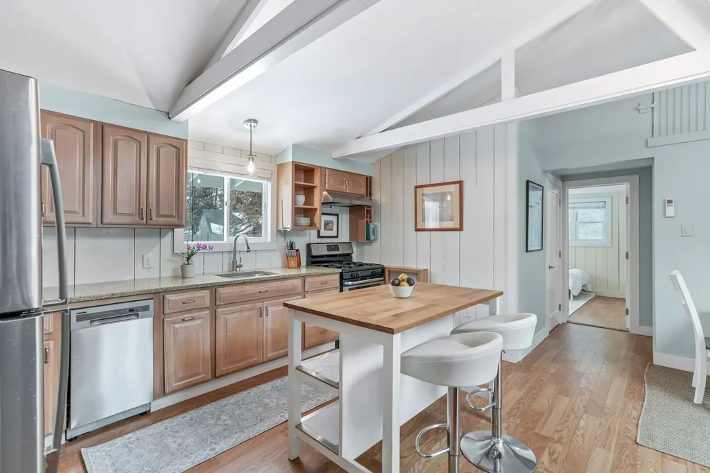 3 Kims Way Oak Bluffs MA 02557