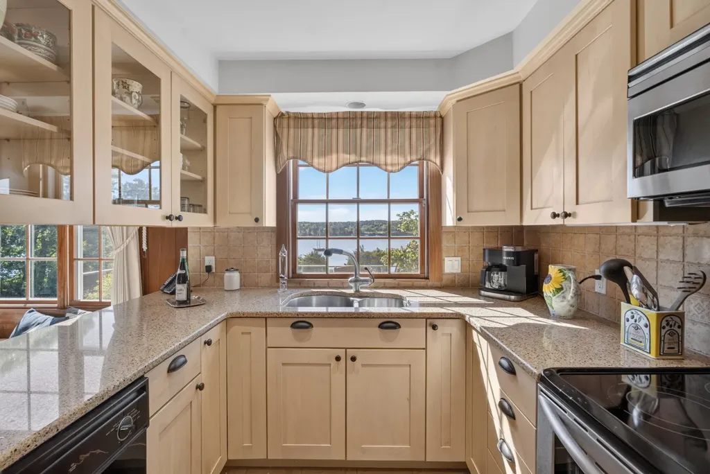 94 Weaver Lane Vineyard Haven MA 02568