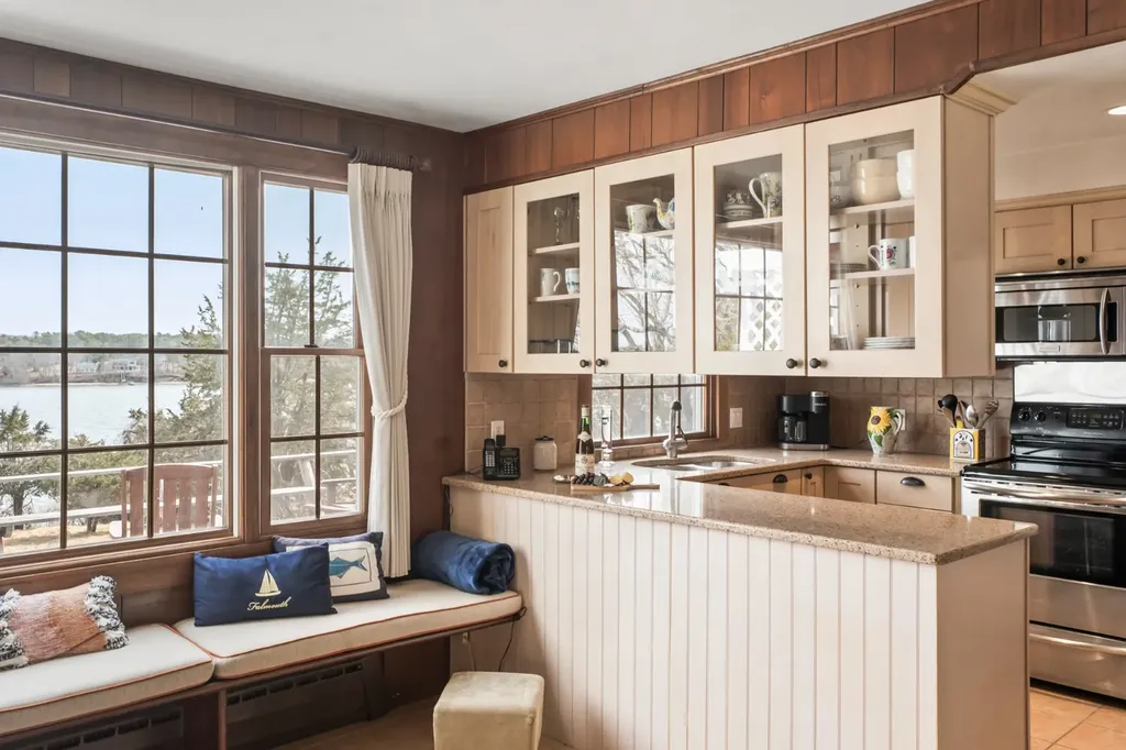94 Weaver Lane Vineyard Haven MA 02568