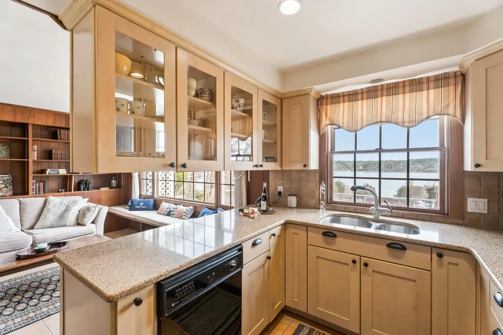 94 Weaver Lane Vineyard Haven MA 02568