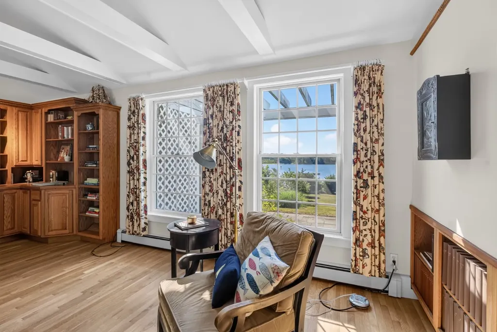 94 Weaver Lane Vineyard Haven MA 02568