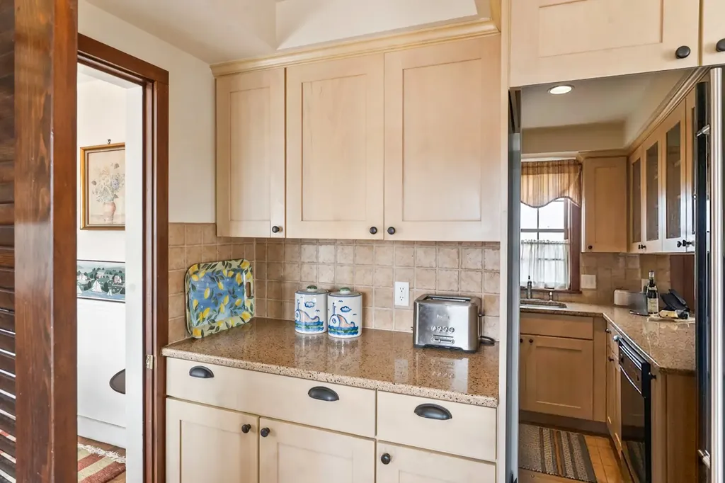 94 Weaver Lane Vineyard Haven MA 02568