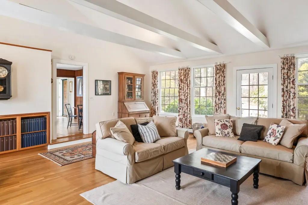 94 Weaver Lane Vineyard Haven MA 02568