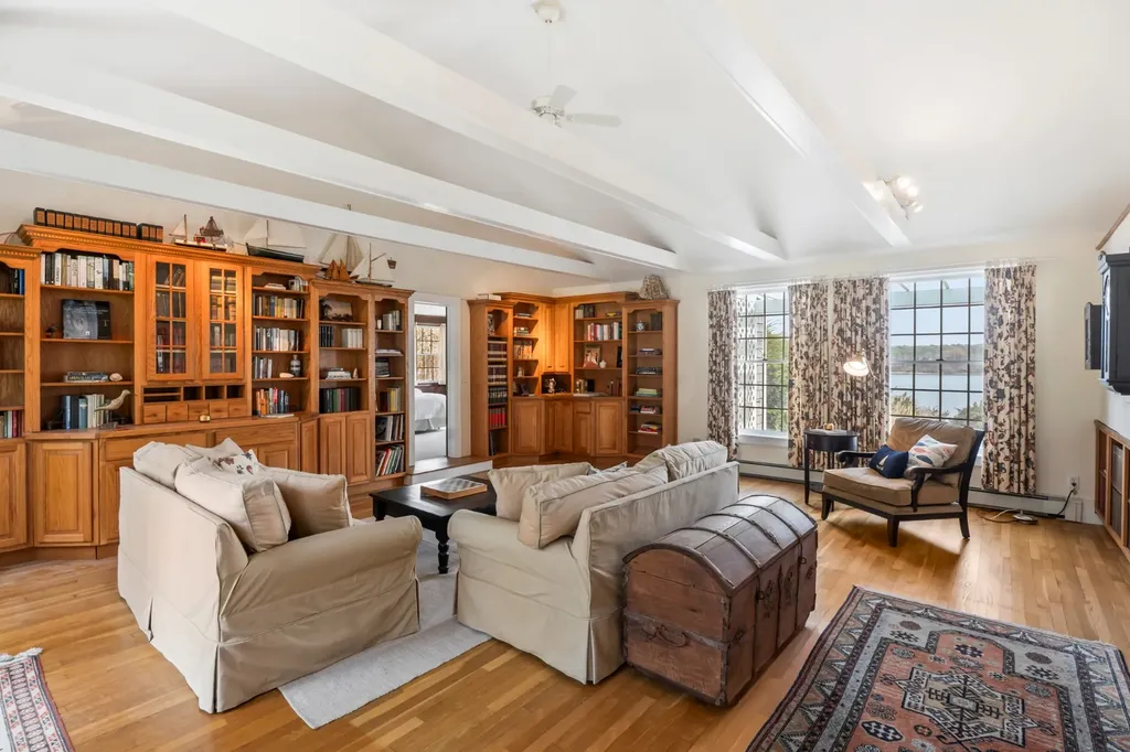 94 Weaver Lane Vineyard Haven MA 02568