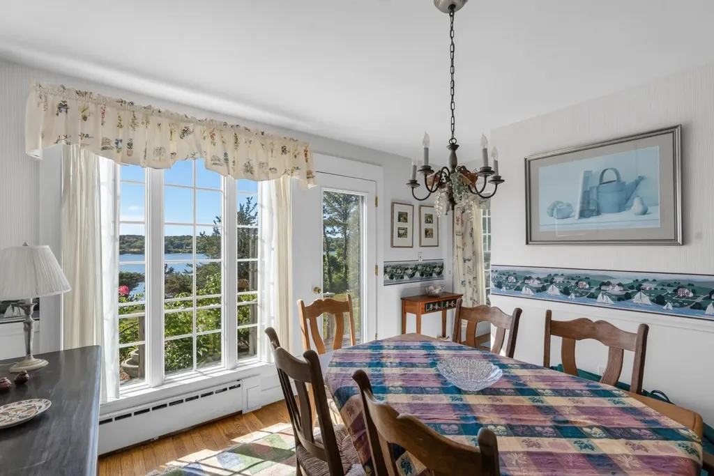 94 Weaver Lane Vineyard Haven MA 02568