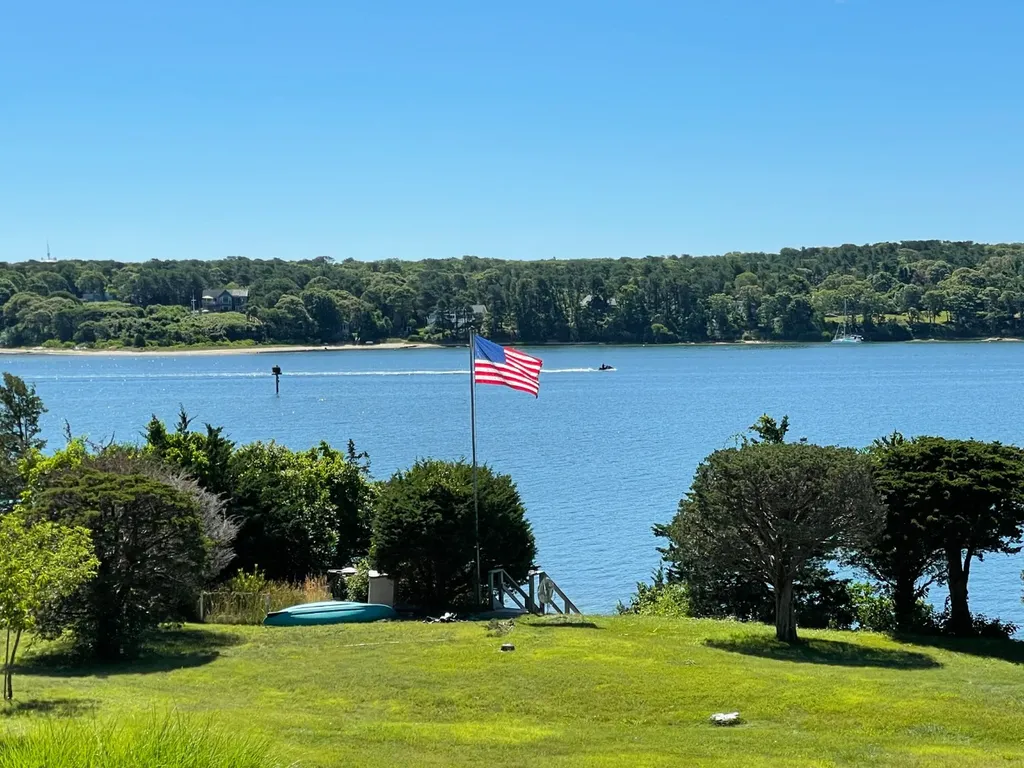 94 Weaver Lane Vineyard Haven MA 02568