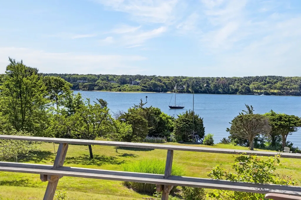94 Weaver Lane Vineyard Haven MA 02568