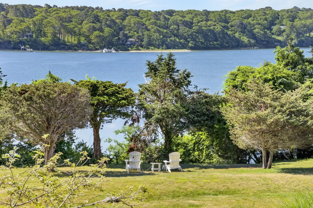 94 Weaver Lane Vineyard Haven MA 02568