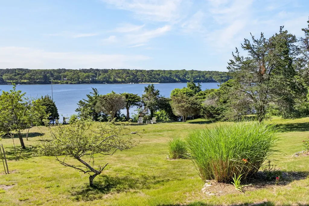 94 Weaver Lane Vineyard Haven MA 02568