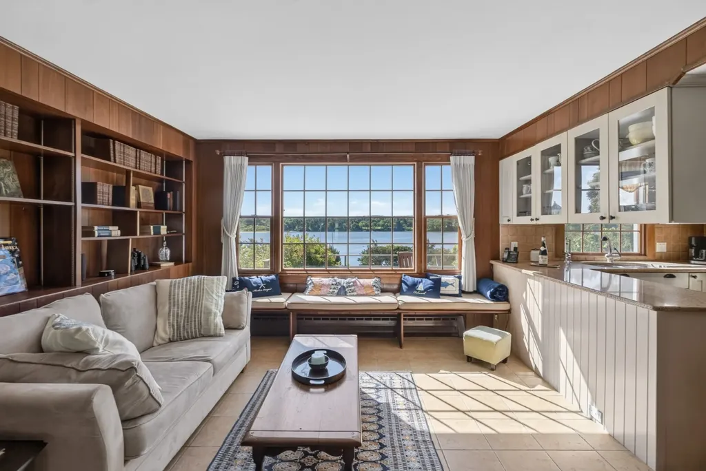 94 Weaver Lane Vineyard Haven MA 02568