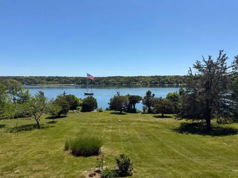 94 Weaver Lane Vineyard Haven MA 02568