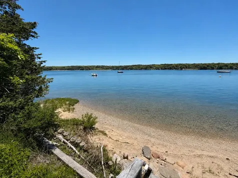 94 Weaver Lane Vineyard Haven MA 02568