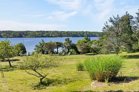 94 Weaver Lane Vineyard Haven MA 02568