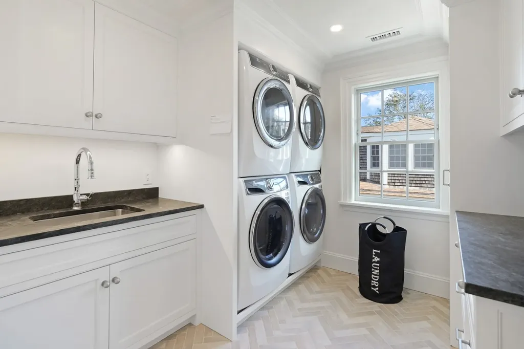 56 North Summer Street Edgartown MA 02539