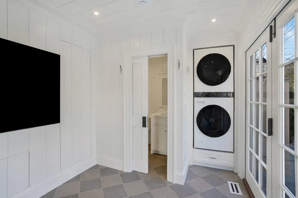 56 North Summer Street Edgartown MA 02539