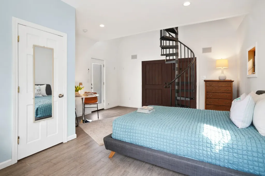26 Sea Glen Road Oak Bluffs MA 02557