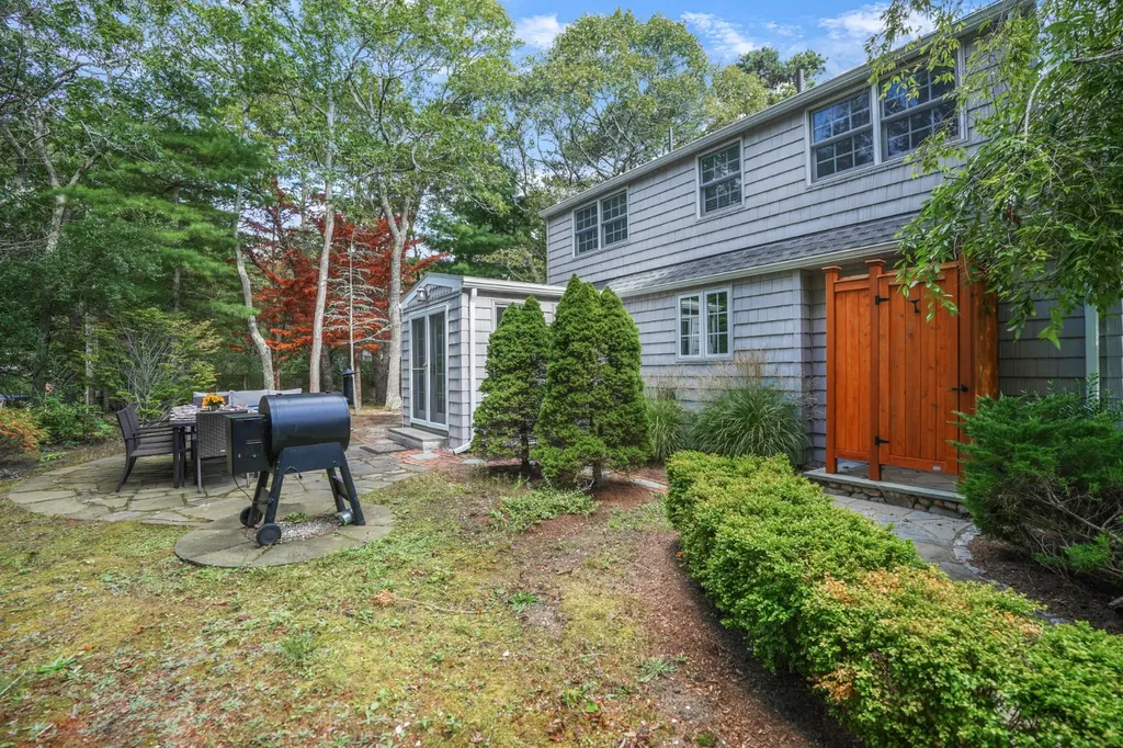 26 Sea Glen Road Oak Bluffs MA 02557