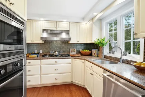 26 Sea Glen Road Oak Bluffs MA 02557