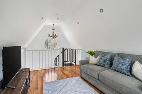 26 Sea Glen Road Oak Bluffs MA 02557