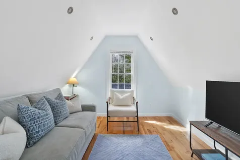 26 Sea Glen Road Oak Bluffs MA 02557