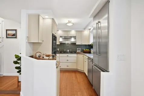 26 Sea Glen Road Oak Bluffs MA 02557