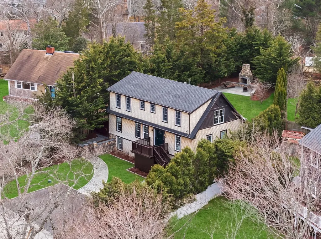 21 Davis Street Vineyard Haven MA 02568