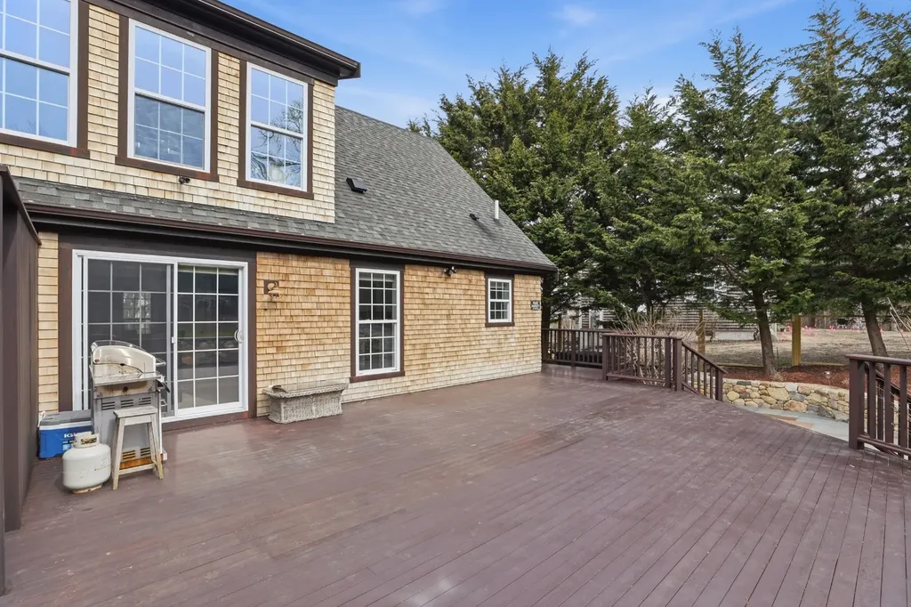 21 Davis Street Vineyard Haven MA 02568