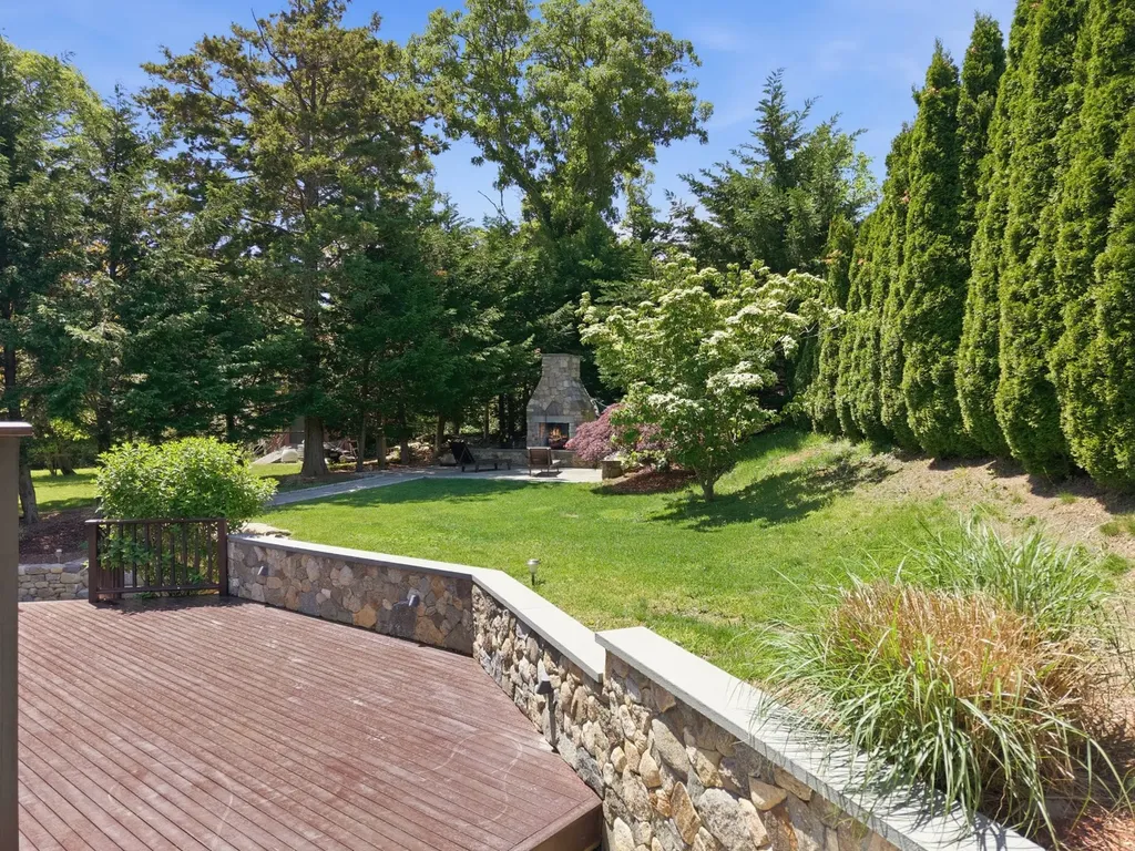 21 Davis Street Vineyard Haven MA 02568