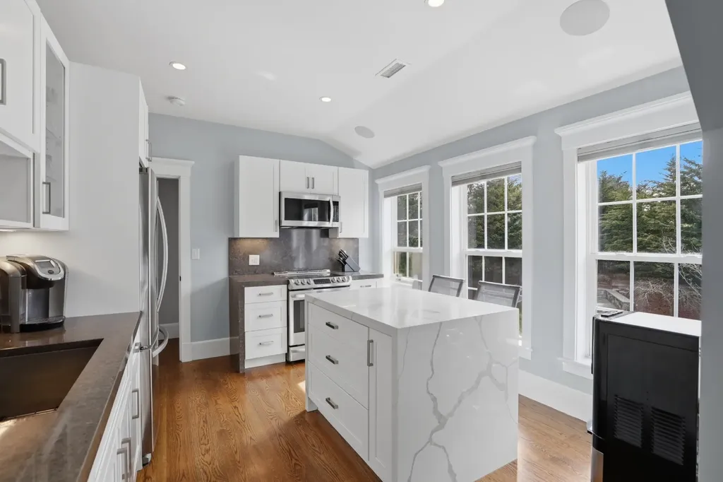 21 Davis Street Vineyard Haven MA 02568