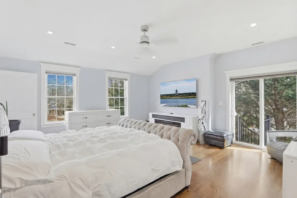 21 Davis Street Vineyard Haven MA 02568