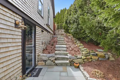 21 Davis Street Vineyard Haven MA 02568
