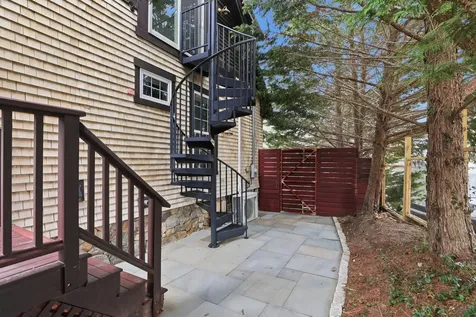 21 Davis Street Vineyard Haven MA 02568