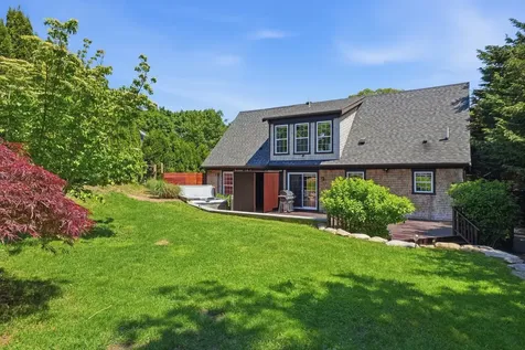 21 Davis Street Vineyard Haven MA 02568